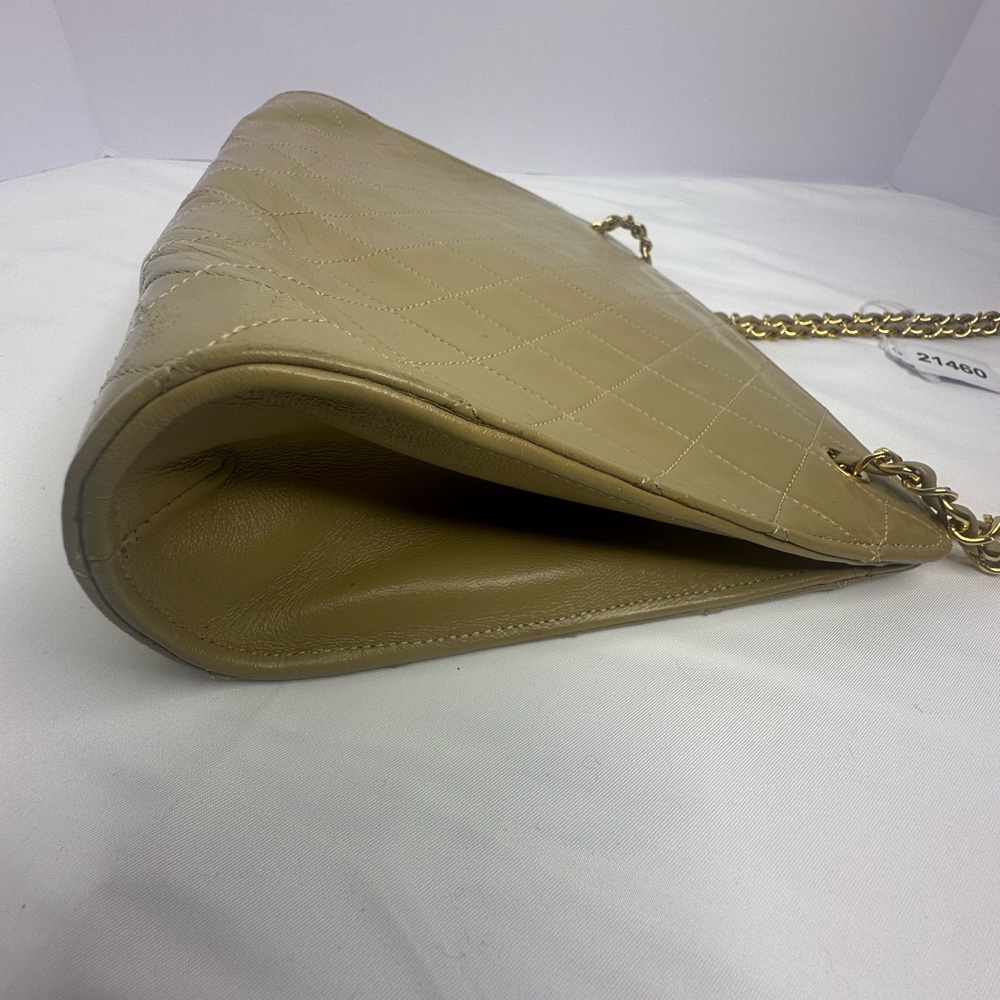 Chanel Tan Quilted Shoulder Bag with Gold Chain - Picture 7 of 9